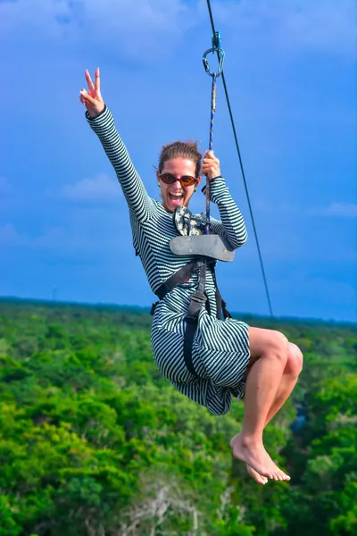 Foto profesional del tour Sacbé Tours: piloto en cuatrimoto por la selva